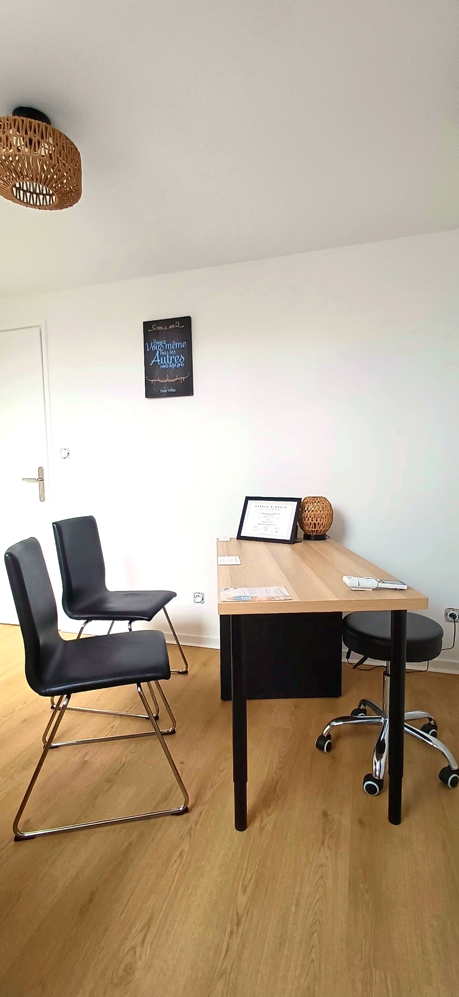 bureau et tableau